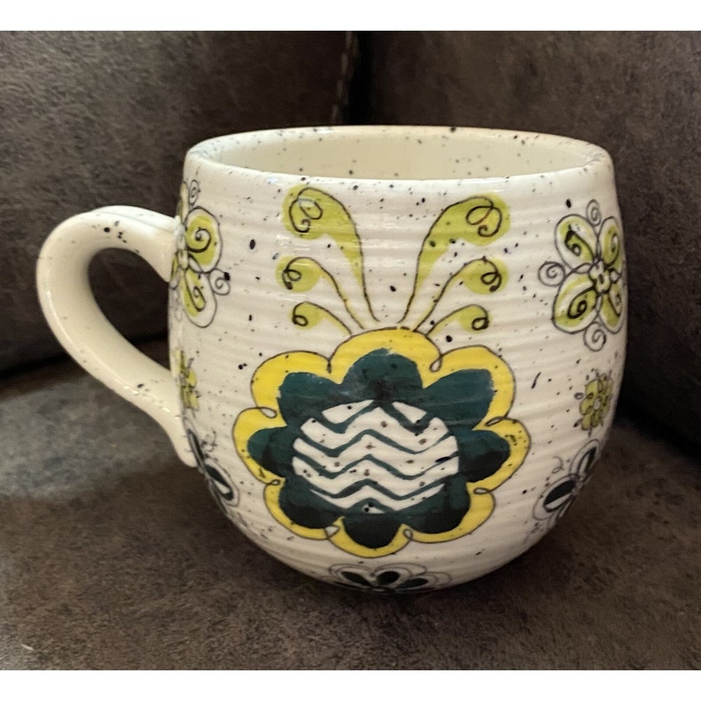 Anthropologie-Biscuit 16 OZ Yellow/Green Painted Speckle Flower Bug Spring Mug